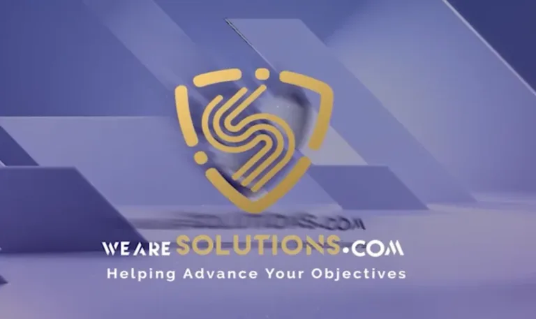 Logo de la empresa Soysoluciones.com. En fondo morado. Imagen proveniente de una captura de pantalla.