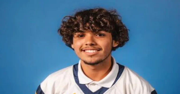 Foto de un joven en la escuela