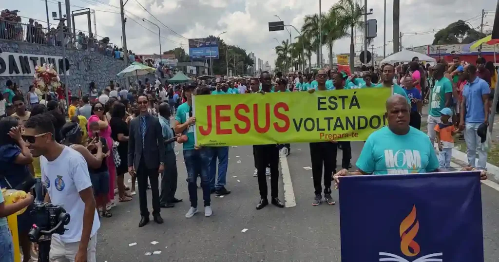 las asambleas de dios reafirmaron su creencia en que jesus es hombre y dios