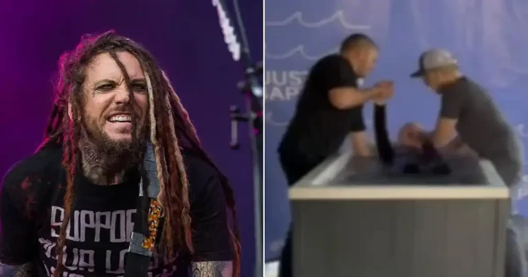 guitarrista de korn celebro el bautismo de su madre haciendolo publico en las redes sociales