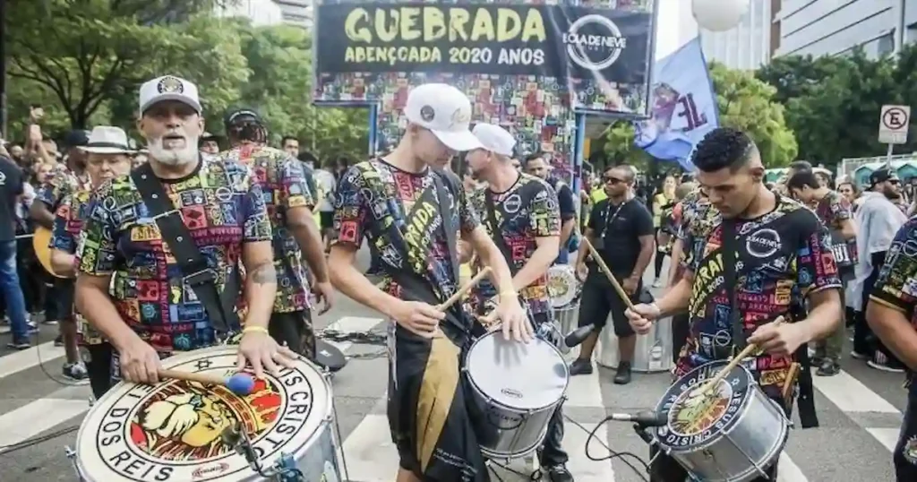 la iglesia evangelica bola de nieve en brasil participara en el carnaval 2025 para evangelizar pero ha sido cuestionada por tener su propio bloque gospel para participar en esta fiesta no cristiana