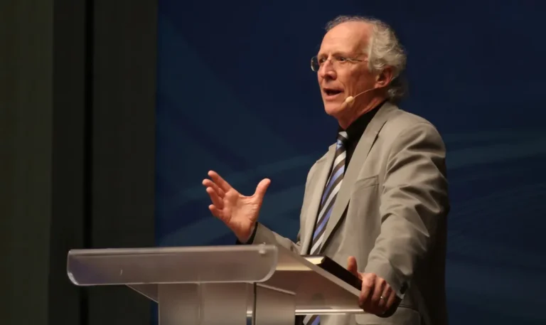 John Piper opina negativamente sobre usar IA en sermones