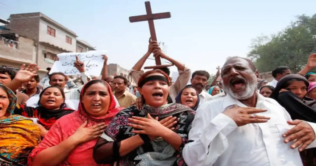 Foto referencial dos cristãos perseguidos segundo o relatório.