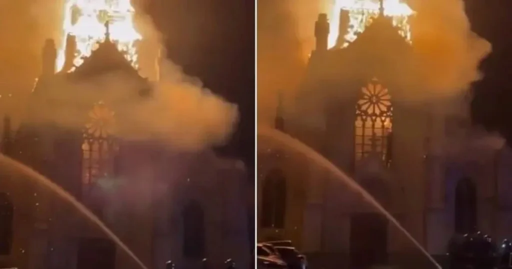 Foto referencia de incendio en iglesia de Francia