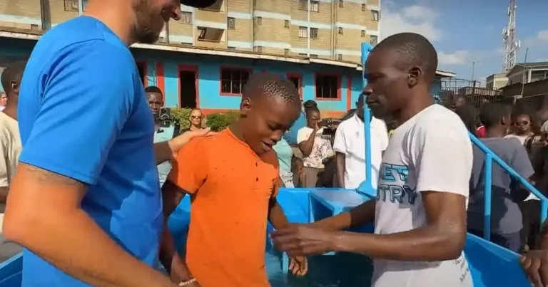 Cristãos evangelizando em Kibera