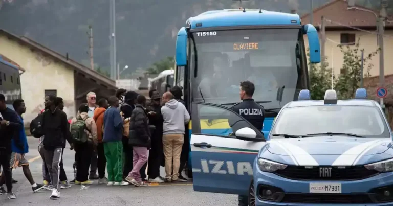 el bus donde musulmanes atacaron a joven por comer un sandwich durate el Ramadán en italia