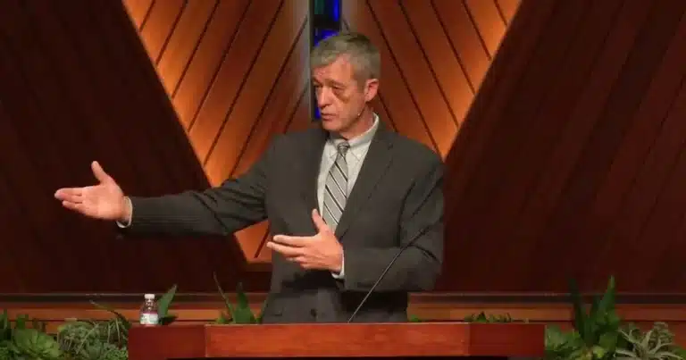 Foto de Paul Washer en el púlpito