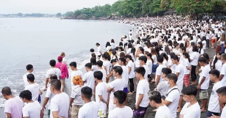 - En un país donde cerca del 95% de la población profesa el budismo, la Asociación de Iglesias Libres de Tailandia...