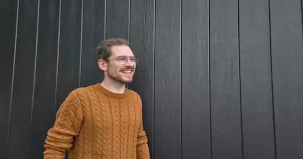 Jonathan, un joven que creció en una familia marcada por la falta de amor y estabilidad, encontró consuelo en un lugar inesperado: un pacto demoníaco que lo ató espiritualmente durante 11 años.