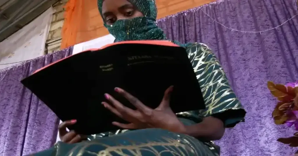 Torturada por sus padres por seguir a Jesús oren por mí