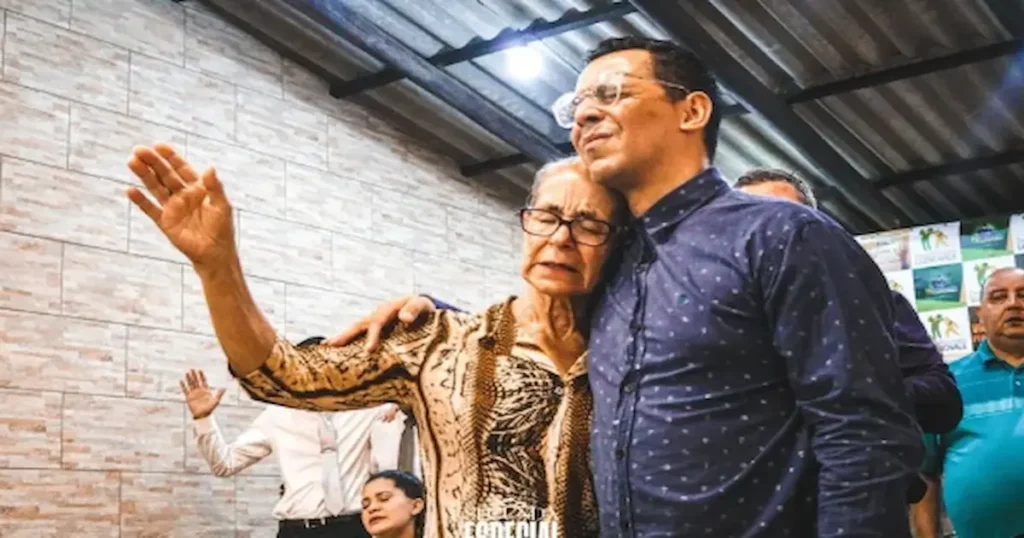 Un ex adicto a la cocaína relata cómo las oraciones persistentes de su madre le devolvieron la libertad...