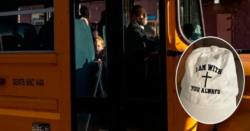 Según relataron padres al New York Post, el conductor proclamó: “Jesús es el único salvador”, e instó a los niños