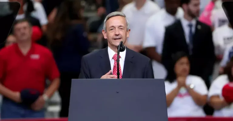 Este jueves 24 de junio de 2025, tras el bombardeo estadounidense de las instalaciones nucleares iraníes, el pastor Dr. Robert Jeffress de la Primera