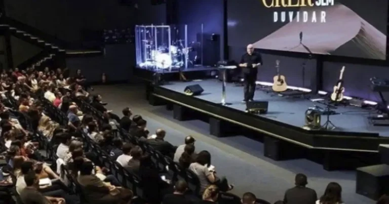 esta iglesia en Brasil fue denunciada por cobrarle a los creyentes para participar como voluntarios en la congregacion