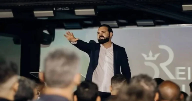 Foto del pastor Nicoletti, líder de la Iglesia Recomeçar