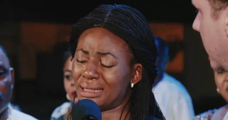 Foto de joven llorando