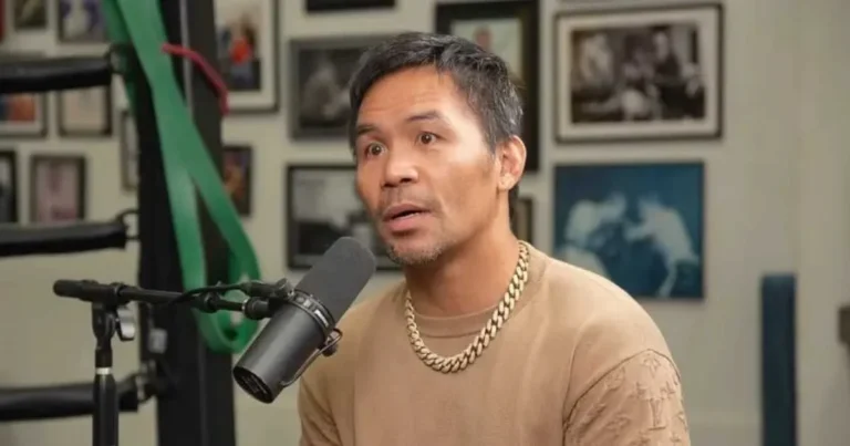 Foto de Manny pacquiao hablando al micrófono