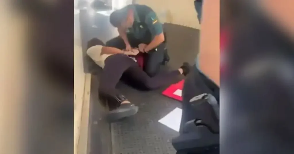 Unos 50 niños y adolescentes judíos fueron retirados de un vuelo de Vueling en el Aeropuerto de Valencia el pasado martes tras cantar