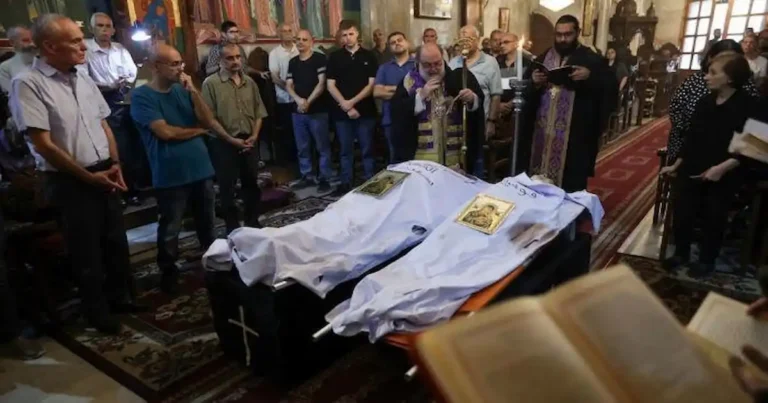 Babylon Bee está siendo fuertemente criticado por criticar a los católicos en Gaza y decir que ellos apoyan a Hamás”