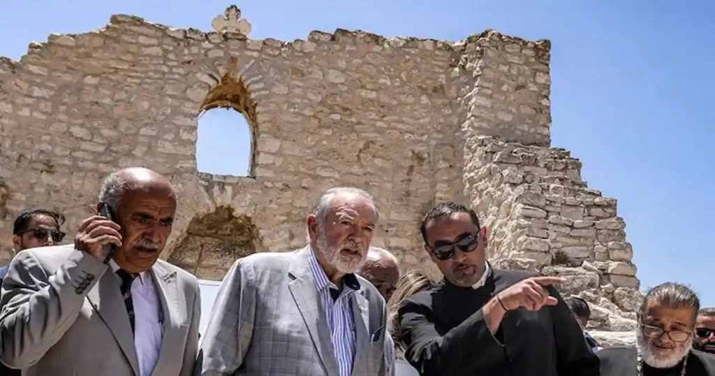 Mike Huckabee, Embajador de Estados Unidos en Israel condenó los ataques contra una iglesia cristiana en Cisjordania