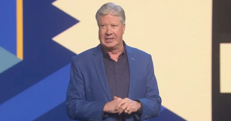 el ex pastor robert morris le está exigiendo a su iglesia gateway que le pague un millón de dólares por jubilación