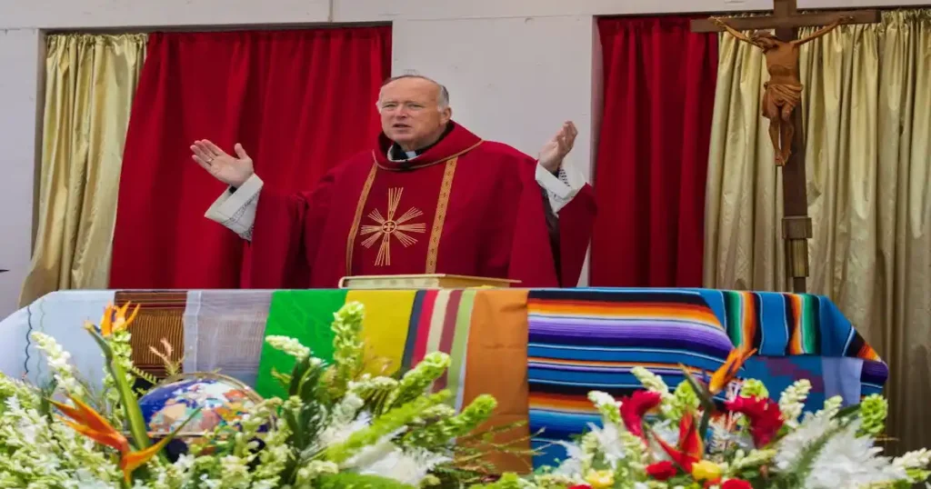 Iglesia católica celebra misa y bendice ministerio LGBT