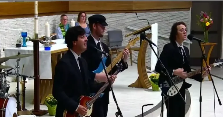 Iglesia reemplaza las canciones de adoración con Beatles