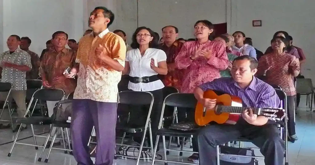 Indonesia Obligan a cristianos a hacer oraciones animistas