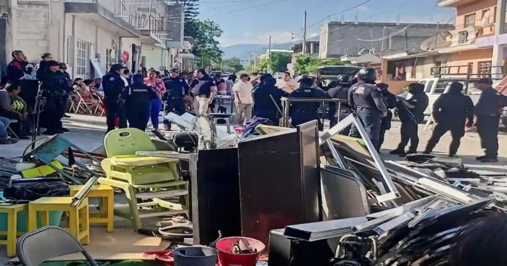 México Turba violenta desaloja a pastor en templo cristiano