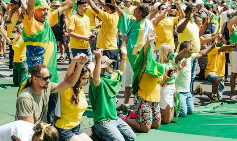 La noche del martes, el pastor Joel Engel hizo un llamado urgente a la Iglesia brasileña a orar