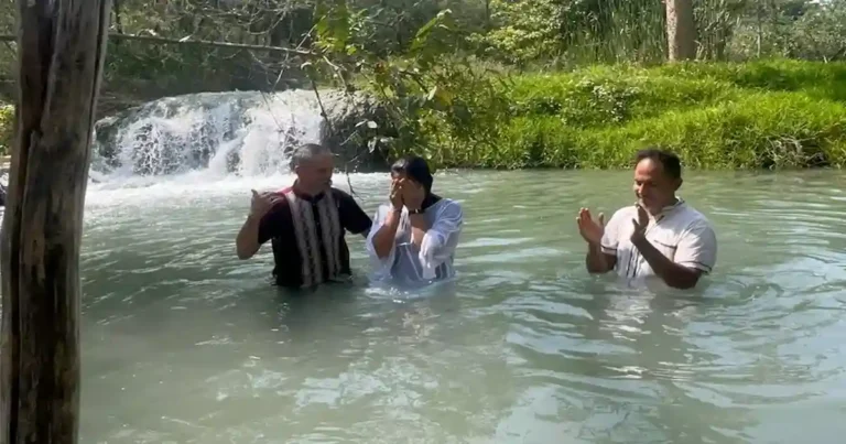 las primeras cristinas indígenas del pueblo de Zoque en Mexico fueron bautizadas tras 12 años de evangelizacion