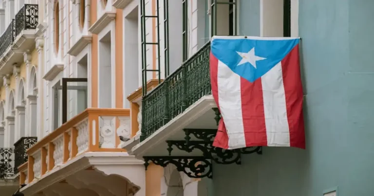 Puerto Rico prohíbe cirugías de cambio de sexo para menores
