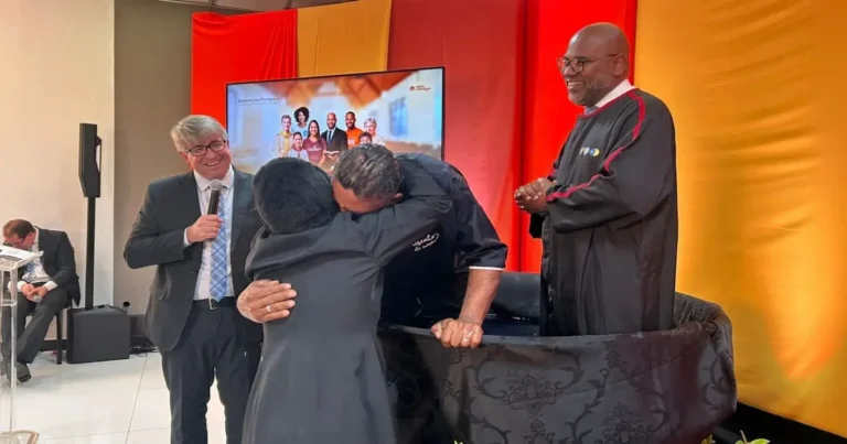 puñaladas en la cabeza y superar una dura batalla contra la adicción, Édison encontró un nuevo propósito al entregarse a Cristo tras estudiar la Biblia.