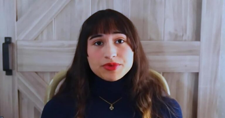 moderna promueve y celebra la transexualidad, voces como la de Chloe Cole emergen como un llamado de advertencia. Chloe, de 18 años, se identifica como una "ex niña trans"