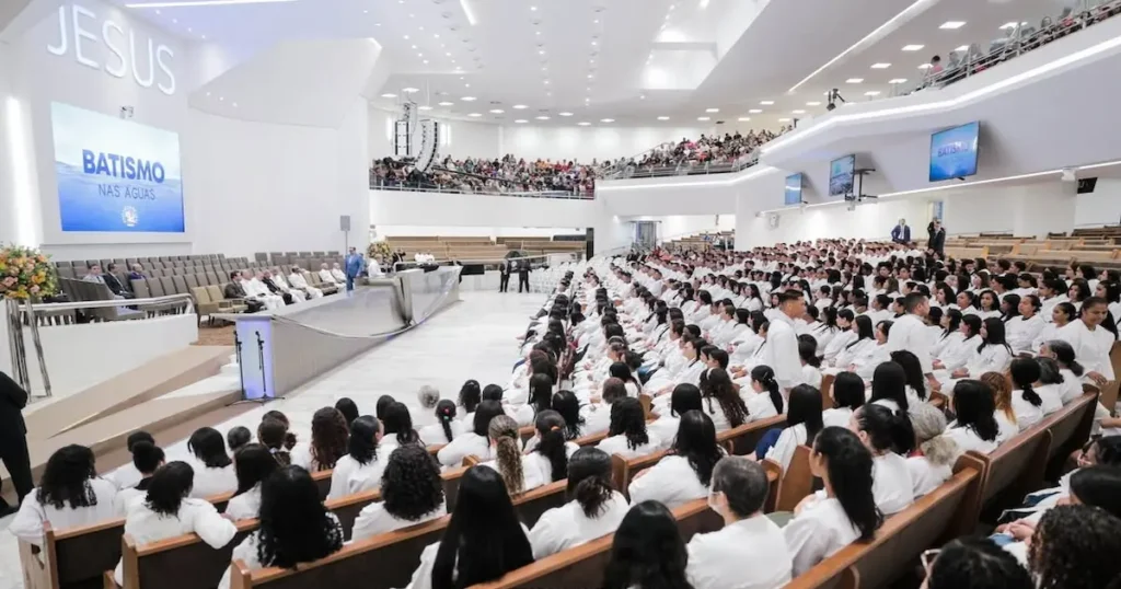 El pasado 3 de agosto, más de 800 personas fueron bautizadas en agua por la Iglesia Asamblea de Dios en Pernambuco