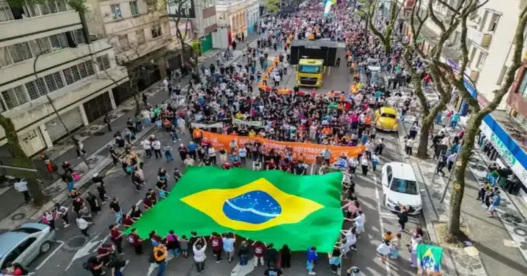 Campo Grande vivió una jornada de fe, unidad y celebración con la tradicional Marcha por Jesús,