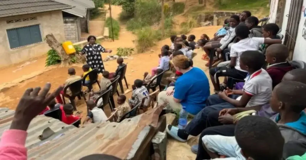 Misioneros forman a niños para ser líderes futuros en África