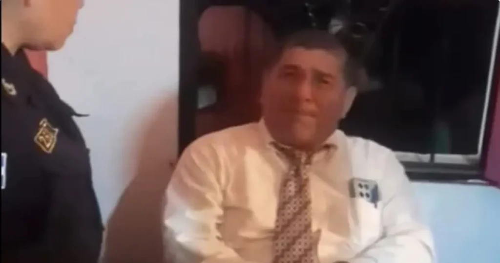 Pastor suspende vela y ordena retirar ataúd bajo la lluvia