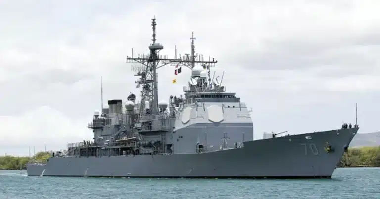 Foto del USS Lake Erie, un crucero militar equipado con misiles guiados