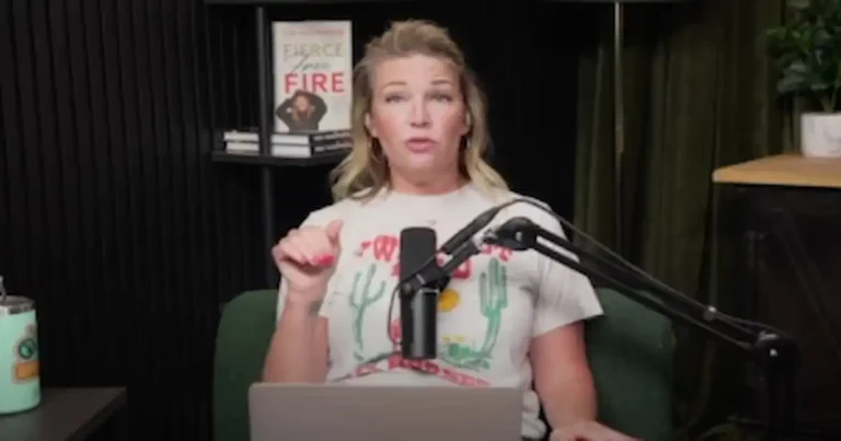 Autora cristiana se aleja de la iglesia y la fe formal