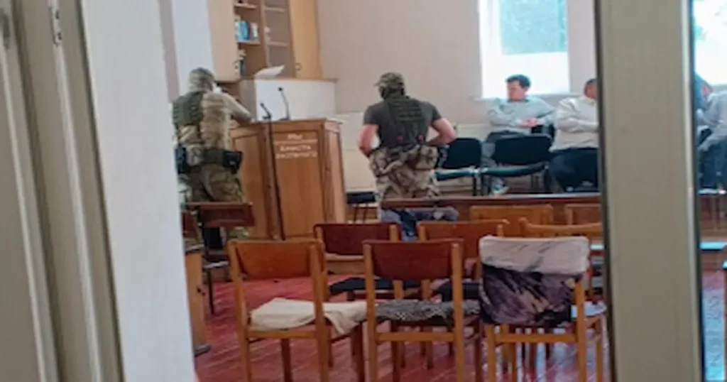 As autoridades de ocupação russas intensificaram as ações contra comunidades religiosas não registradas nas regiões ucranianas ocupadas,