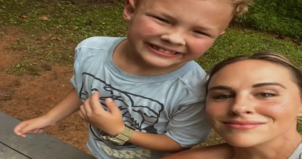 Foto de Courtney Smallbone con su hijo