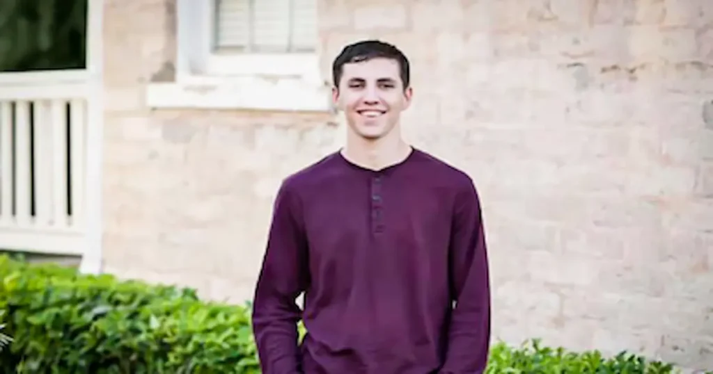 El presunto asesino del activista conservador Charlie Kirk, Tyler Robinson, de 22 años, compartía vivienda con su pareja, una persona transgénero, según han confirmado