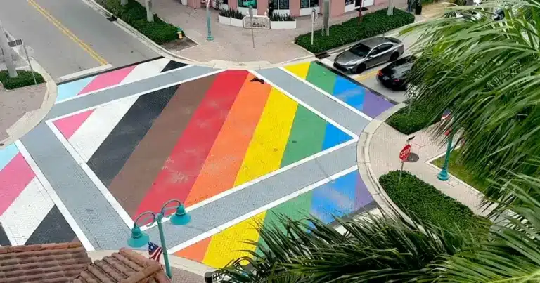 Este miércoles por la mañana, el Departamento de Transporte de Florida (FDOT) borró el mural LGBTIQ+