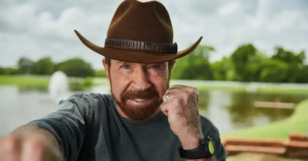 El legendario actor y experto en artes marciales Chuck Norris ha sorprendido a sus seguidores al compartir un poderoso testimonio de fe: su vida fue transformada para