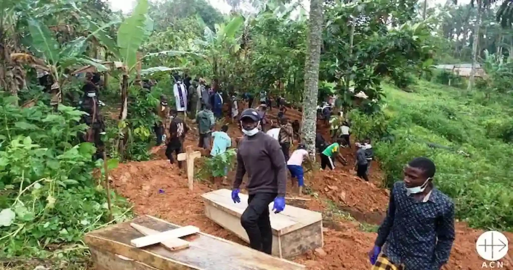 cristianos asesinados en el Congo siendo enterrados