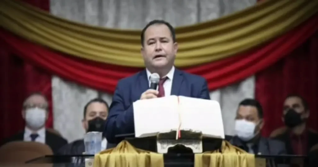El pastor Reginaldo dos Santos Alves, líder de una congregación de las Asambleas de Dios en Brasil, ha generado controversia al reafirmar una