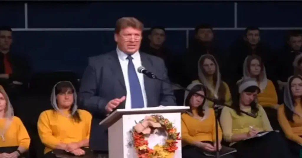 Um pastor foi condenado à prisão em um campo de trabalhos forçados por pregar um sermão “anti-guerra”