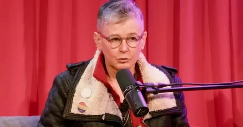 Periodista rechaza y ataca a la familia Esto es un horror