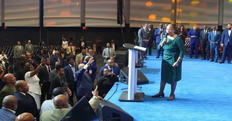 Primera mujer predica en convención bautista nacional EE. UU.